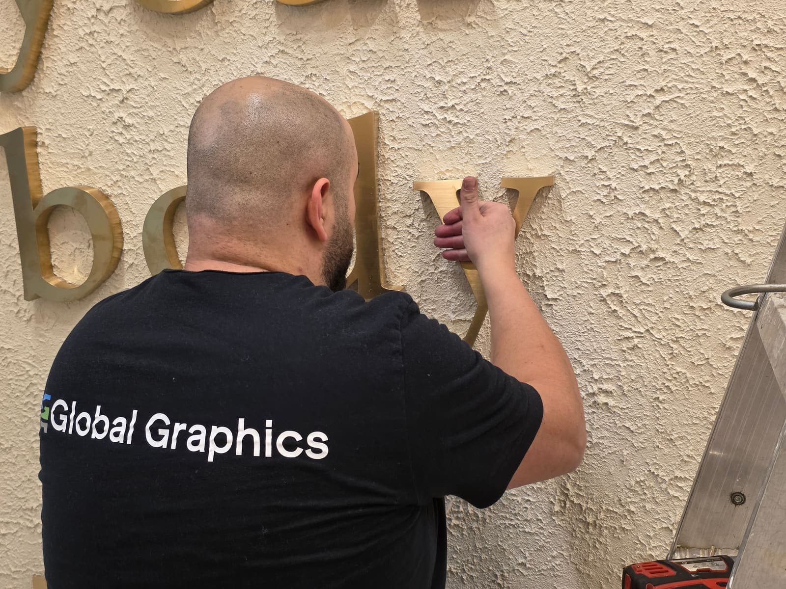 Global Graphics installer mounting gold lettering